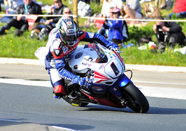 Simon Andrews Teams Up with John McGuinness for Honda TT Legends team ...